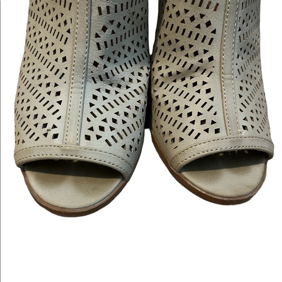 Daisy Fuentes Tan Peep Toe Boot Heel Size 8 - Picture 5 of 8